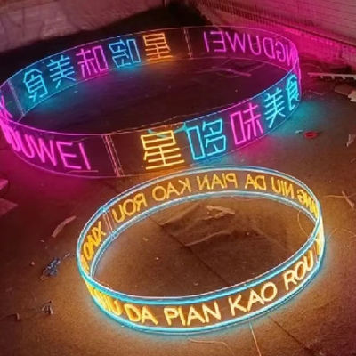 壁に設置されたカスタマイズされたネオン文字付きの豊かな色彩のLEDリングネオンサインライト