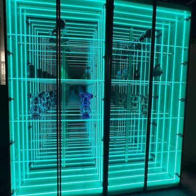 LED ストライプライトとインフィニティディスプレイキャビネットのカスタマイズ可能な紫レゴワインラック