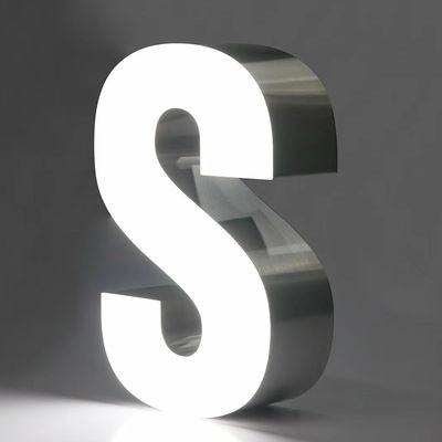 スタッドレスタイヤ 店舗サイン アクリルLED カスタマイズされた色で明るい文字