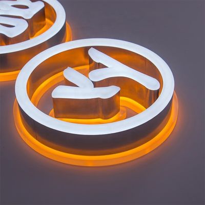 高明度のLEDライトとカスタムロゴのレストランデジタル広告ボード
