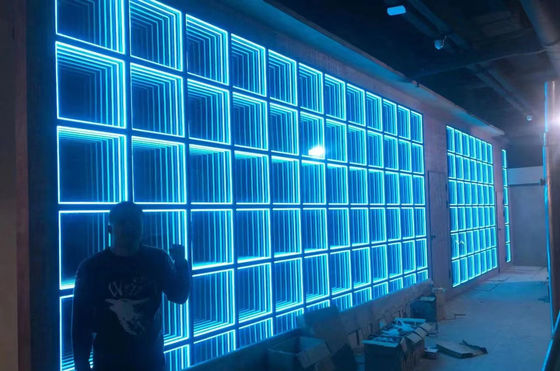 3Dホログラム 深い層の鏡 色とりどりでLEDストライプでカスタマイズされた 光源