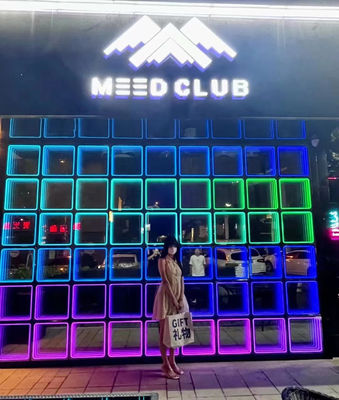 3Dホログラム 深い層の鏡 色とりどりでLEDストライプでカスタマイズされた 光源