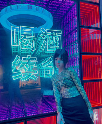 3Dホログラム 深い層の鏡 色とりどりでLEDストライプでカスタマイズされた 光源