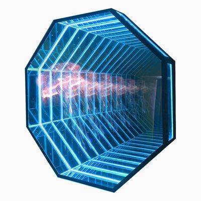 3Dホログラムと300000時間の使用寿命