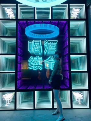 インフィニット・ビジュアル・アート ライトボックス メル・アビス ミラー 3D 輝く文字 ロゴ ネオン・ボード
